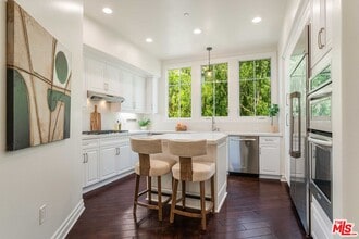 6241 Crescent Park W in Los Angeles, CA - Building Photo - Building Photo
