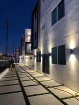 1301 E 27th St in Los Angeles, CA - Building Photo