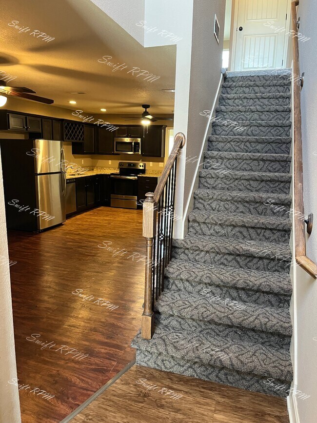 21611 Westover Ct in Peculiar, MO - Building Photo - Building Photo