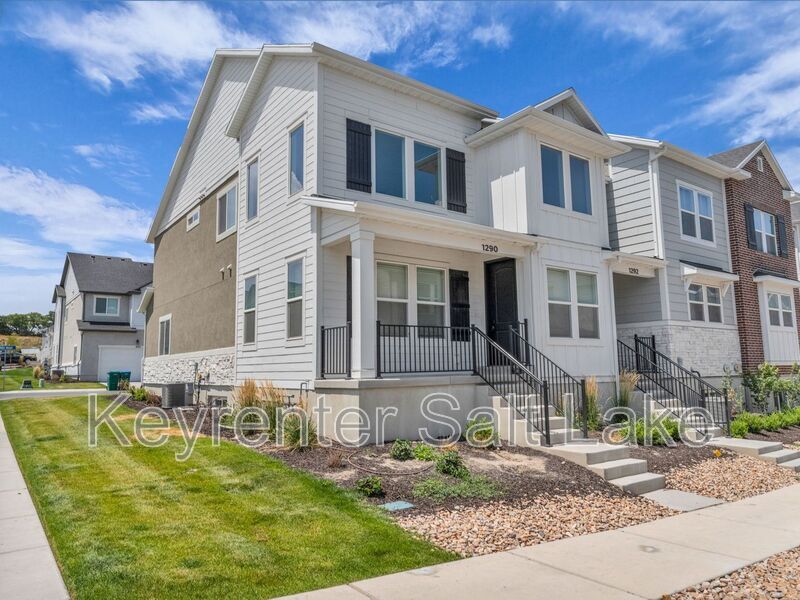 1290 N 3960 W in Eagle Mountain, UT - Building Photo