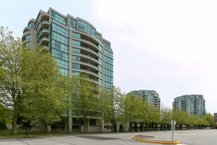 Centre Pointe in Richmond, BC - Building Photo