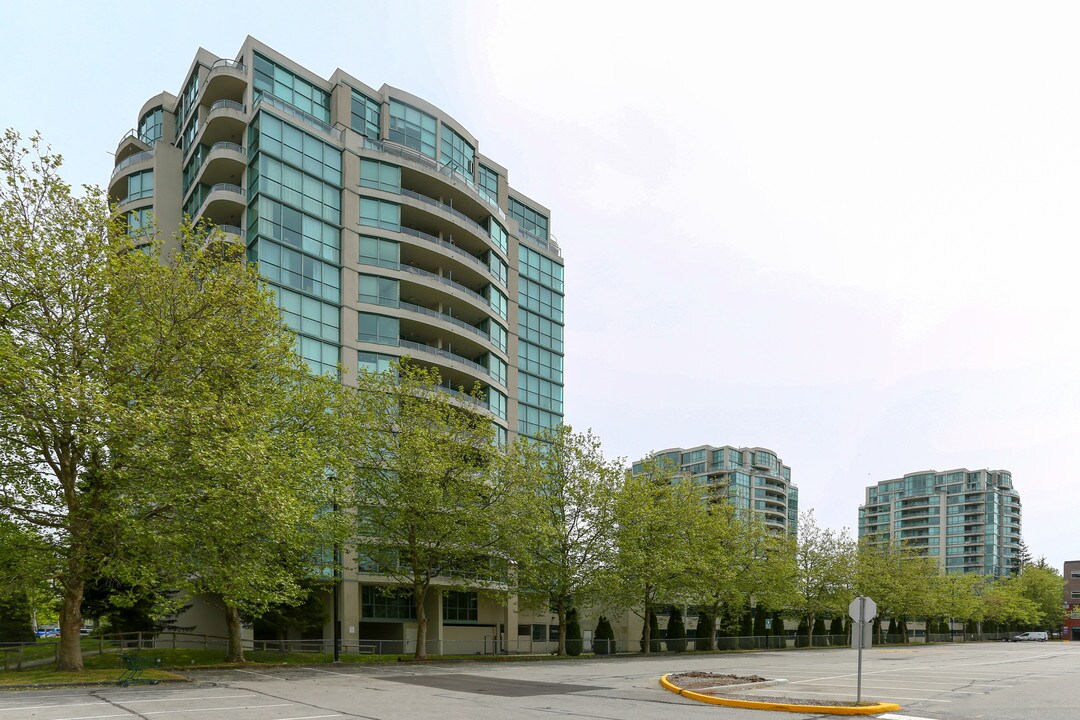 Centre Pointe in Richmond, BC - Building Photo