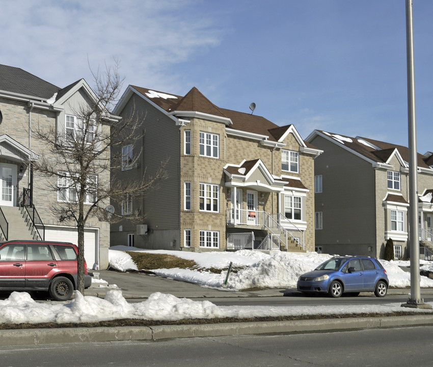 7093-7097 Notre-Dame in Laval, QC - Building Photo