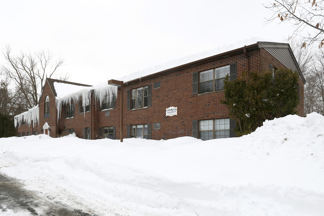 Cold Spring Apartments in Newton, MA - Foto de edificio