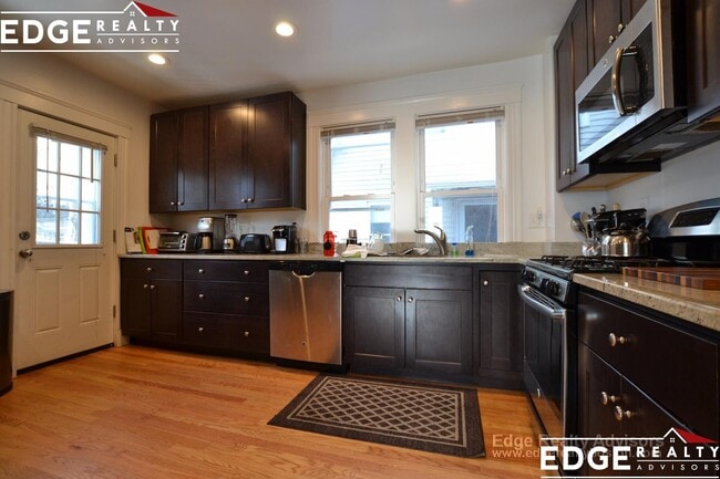 8 Sawyer Ter, Unit 1 in Boston, MA - Building Photo - Building Photo