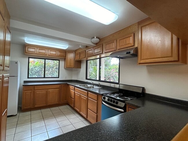 4566 Ukali St in Honolulu, HI - Building Photo - Building Photo
