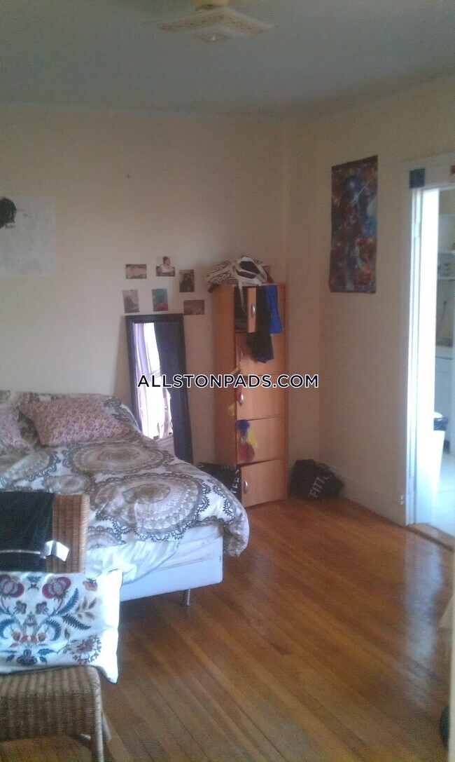 28 Quint Ave in Boston, MA - Building Photo - Building Photo