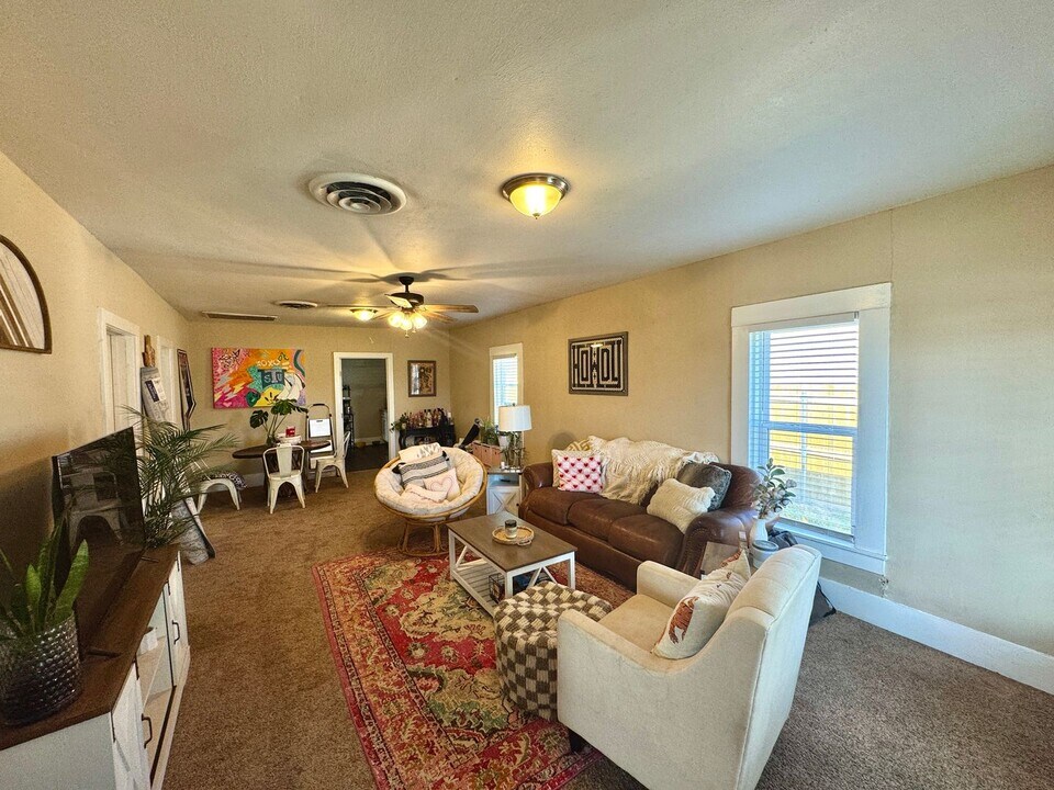 1287 W Frey in Stephenville, TX - Building Photo