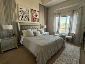 12222 Wilshire Blvd, Unit PH10 in Los Angeles, CA - Foto de edificio - Building Photo