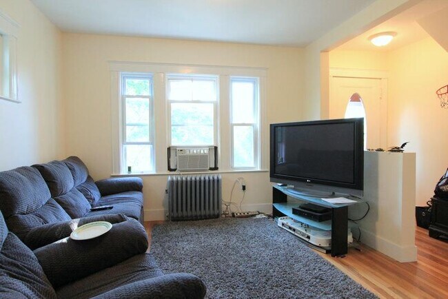 15 Taft St in Medford, MA - Foto de edificio - Building Photo