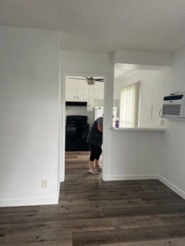 20880 Ventura Blvd-Unit -20 in Los Angeles, CA - Building Photo - Building Photo