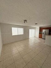 11614 NW 51st Ln in Doral, FL - Building Photo - Building Photo
