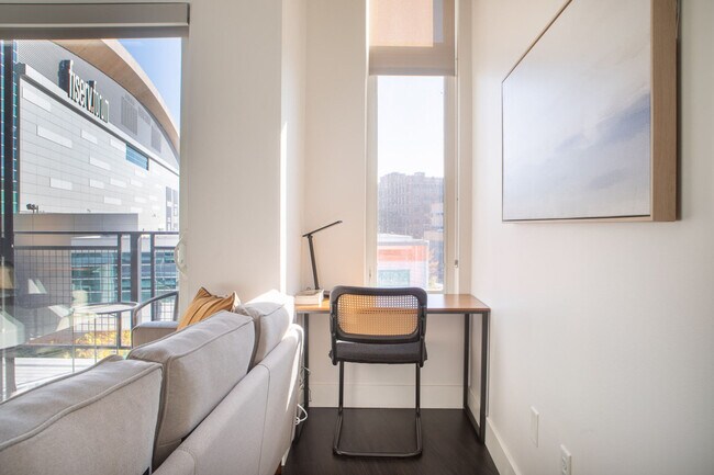 550 W Juneau Ave, Unit ID1379025P in Milwaukee, WI - Building Photo - Building Photo