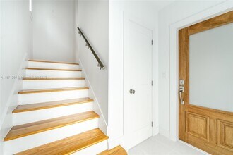 3160 S Le Jeune Rd in Coral Gables, FL - Building Photo - Building Photo