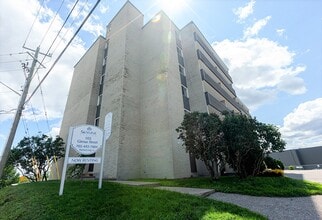 Bay Court in North Bay, ON - Building Photo - Building Photo