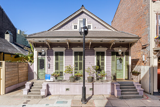 823-825 Burgundy St in New Orleans, LA - Building Photo - Building Photo