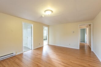 4 Smoke St in Barrington, NH - Building Photo - Building Photo