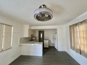 1930 Thomas St in Hollywood, FL - Building Photo - Building Photo