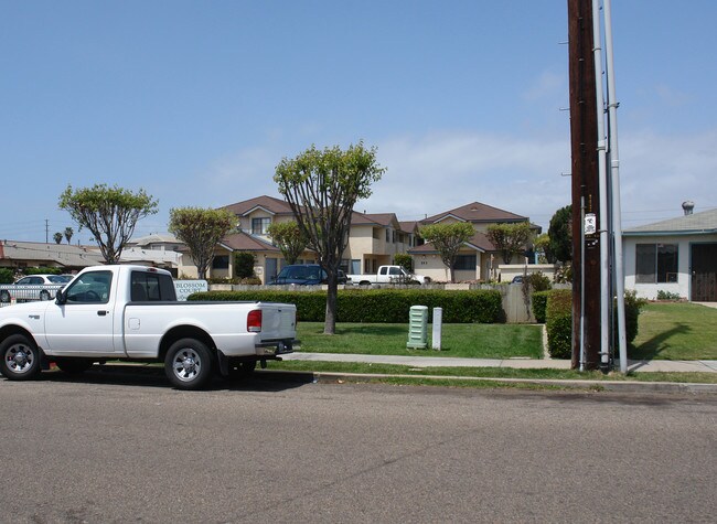 553-555 Flower St in Chula Vista, CA - Building Photo - Building Photo