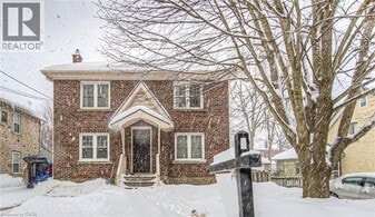 530 St David St N in Fergus, ON - Building Photo