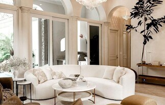 15627 Villoresi Way in Naples, FL - Building Photo