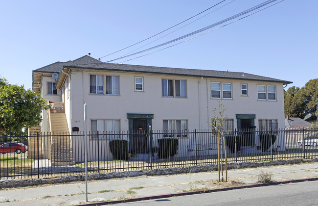 1967 Seminary Ave in Oakland, CA - Building Photo - Building Photo