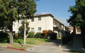 1244 N Columbus Ave in Glendale, CA - Building Photo - Building Photo