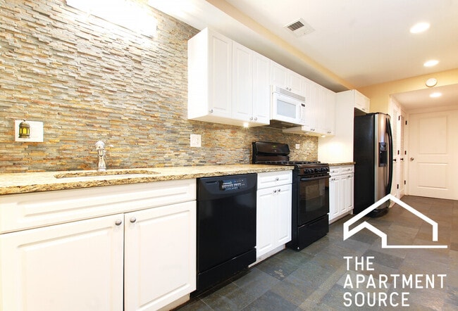 1352 N La Salle Dr, Unit GDN