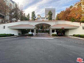 2132 Century Park Ln-Unit -215 in Los Angeles, CA - Building Photo - Building Photo