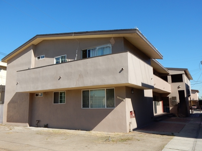 12312 Inglewood Ave in Hawthorne, CA - Building Photo