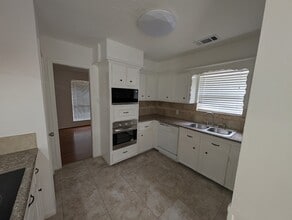 14106 Locke Ln in Houston, TX - Building Photo - Building Photo