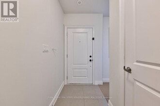 2160 Trafalgar Rd in Oakville, ON - Building Photo - Building Photo