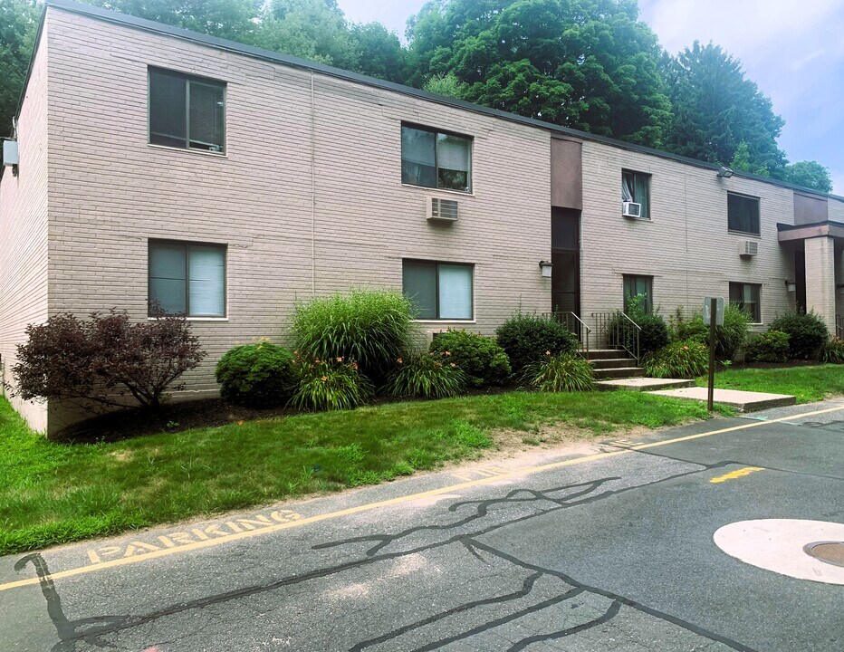 Meridian Apartments in Waterbury, CT - Foto de edificio