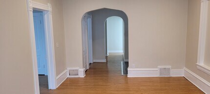 105 1/2 W 2nd St, Unit 105 and one half in Chaska, MN - Building Photo - Building Photo