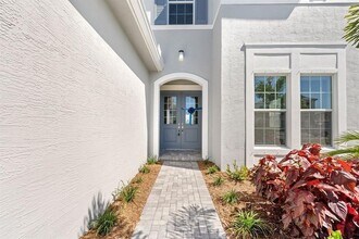 5356 Liberty Ln in Westlake, FL - Foto de edificio - Building Photo