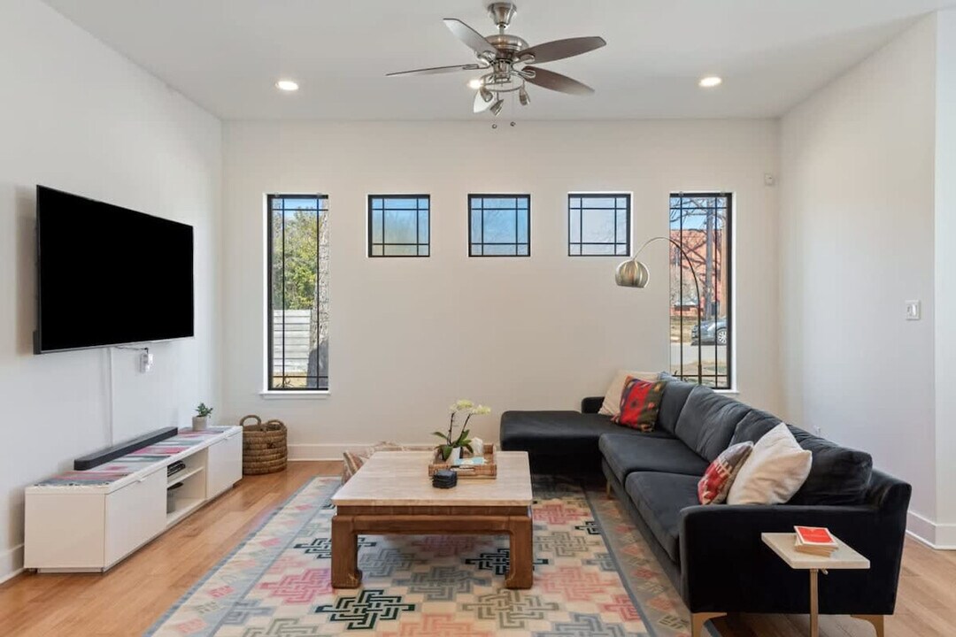 1803 E 18th St in Austin, TX - Building Photo