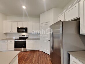 33966 Thyme Dr in Zephyrhills, FL - Building Photo - Building Photo