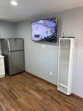 1456 W 6th St in Ontario, CA - Building Photo - Building Photo