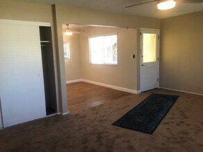 3456 Redwood Ct, Unit 4 in Castro Valley, CA - Foto de edificio - Building Photo