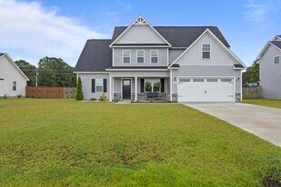 202 Breakwater Dr in Sneads Ferry, NC - Building Photo