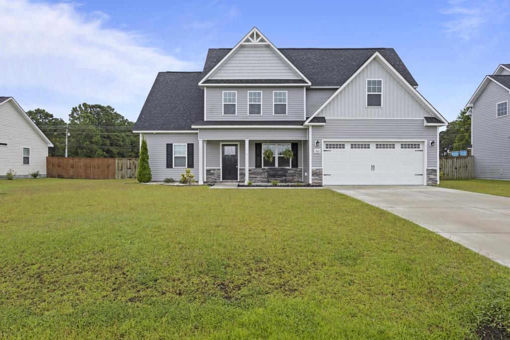202 Breakwater Dr in Sneads Ferry, NC - Building Photo
