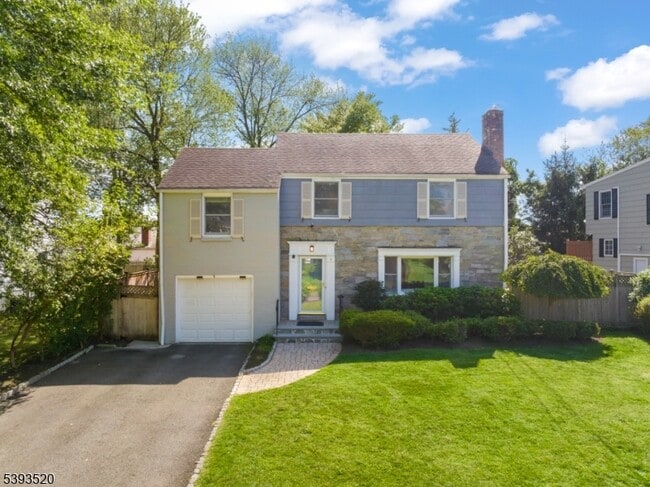 property at 4 Meadowbrook Rd
