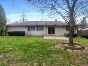 445 Peach St in East Dubuque, IL - Building Photo - Building Photo