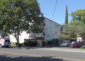 1025 N Madison St in Stockton, CA - Building Photo