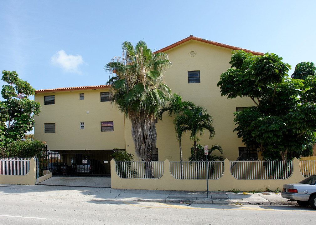 659 SW 1st St in Miami, FL - Building Photo