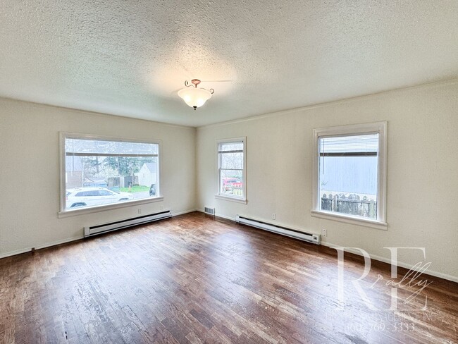 1215 Evans Ave W in Bremerton, WA - Building Photo - Building Photo