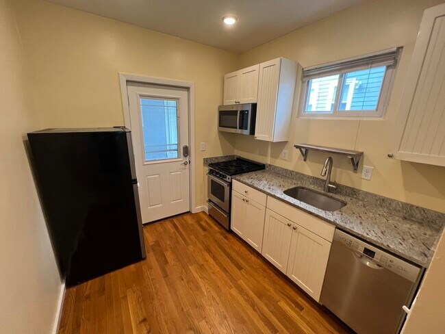 2 Otis St, Unit 1 in Somerville, MA - Building Photo - Building Photo