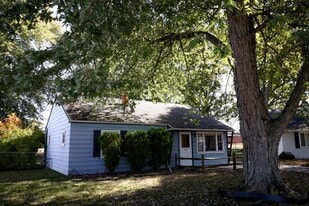 221 Melamad Ct in Toledo, OH - Building Photo