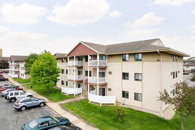 WEDGEWOOD COMMONS in La crosse, WI - Building Photo - Building Photo