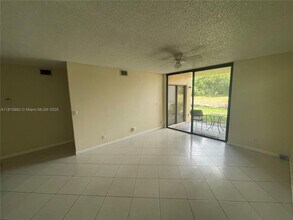 5661 Riverside Dr in Coral Springs, FL - Building Photo - Building Photo
